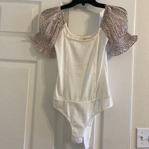 Short sleeve bodysuit